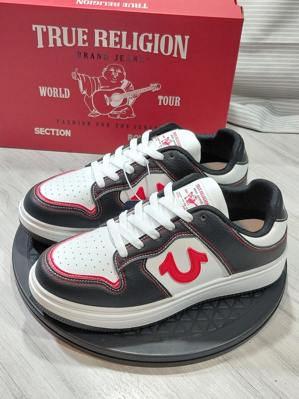 NEW True Religion Womens Arthur Court Low-Top Sneakers in White, Black & Red W8